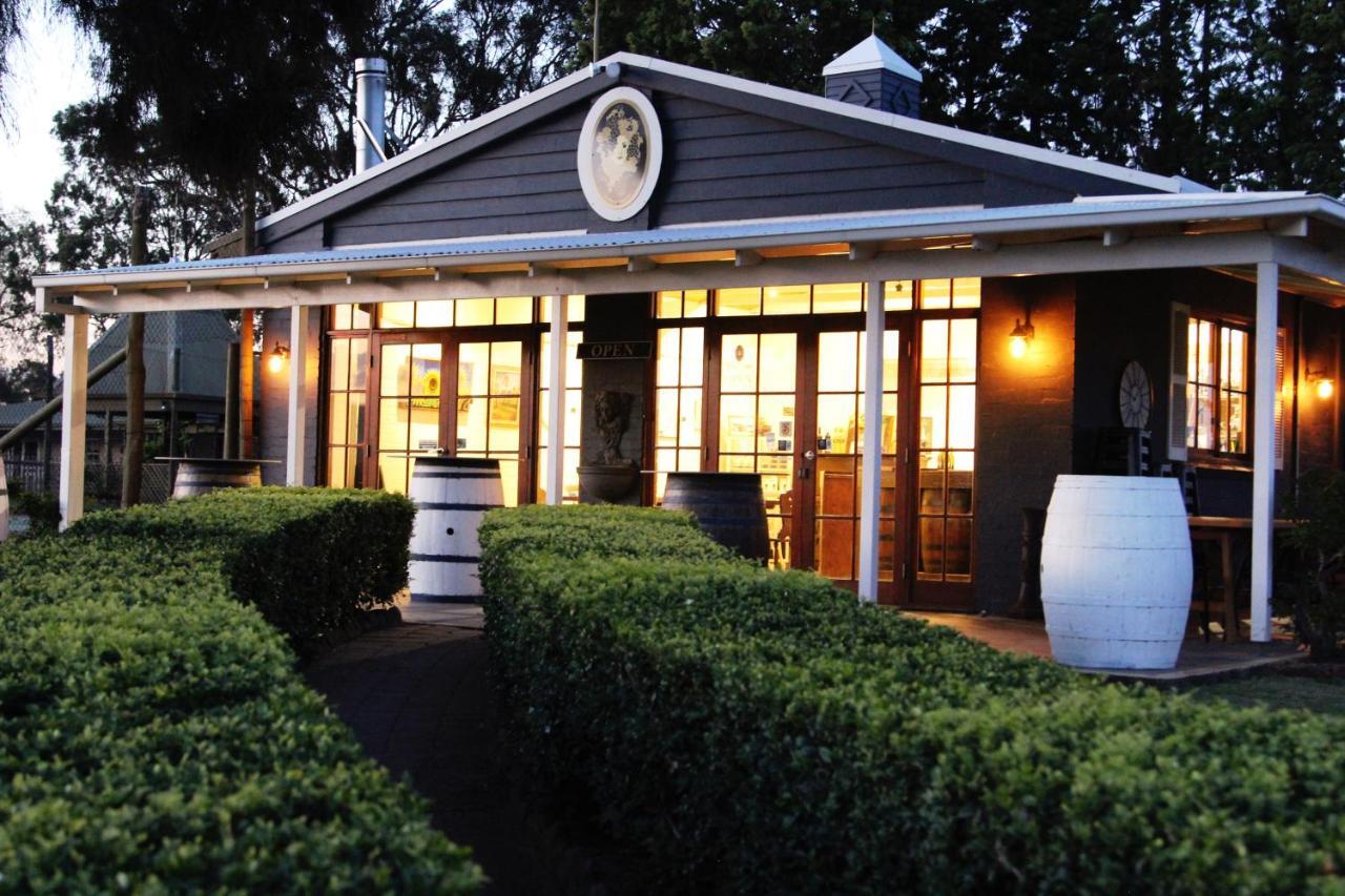 Blueberry Hill Vineyard Stay Rothbury ภายนอก รูปภาพ