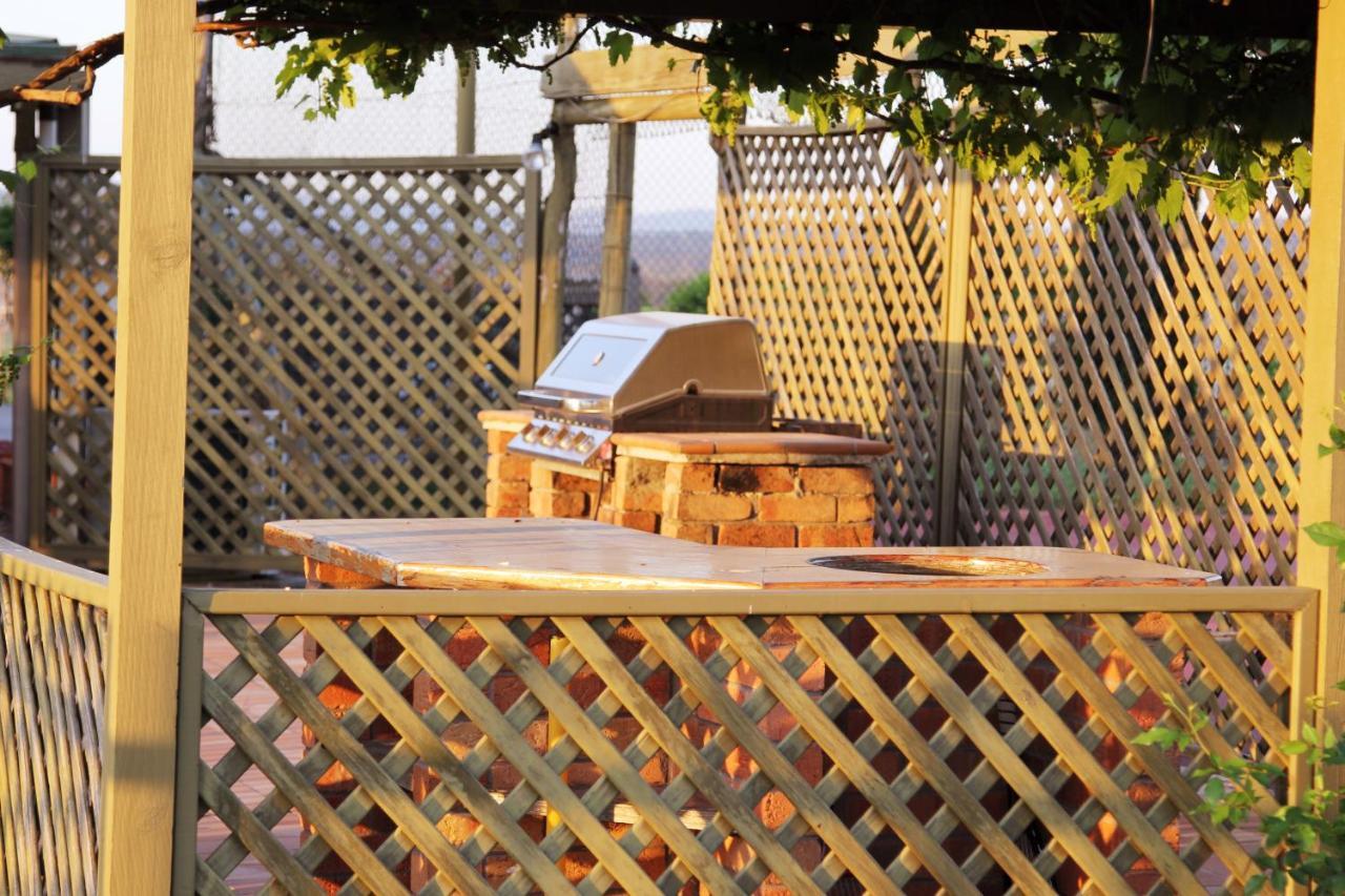 Blueberry Hill Vineyard Stay Rothbury ภายนอก รูปภาพ